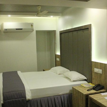 Nimantran Hotel Navi Mumbai Luaran gambar
