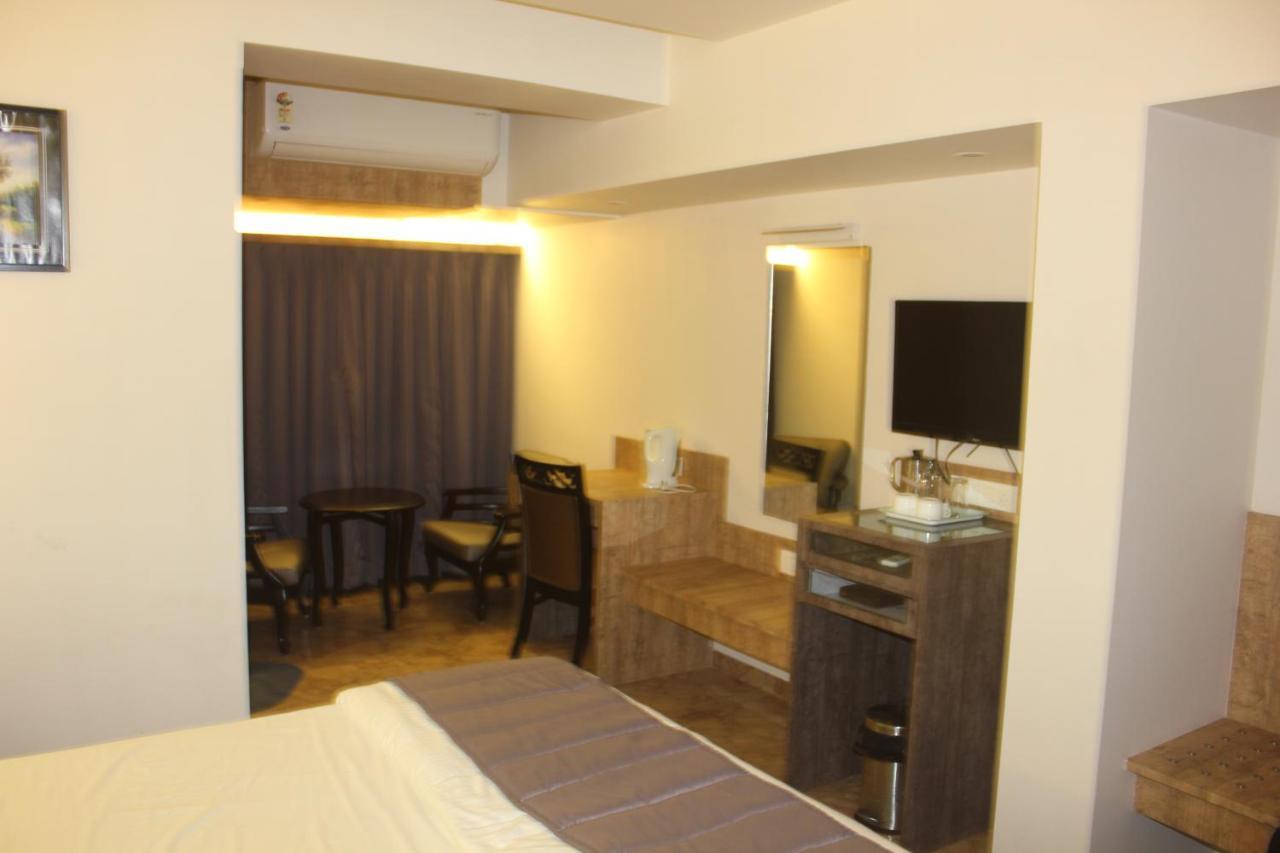 Nimantran Hotel Navi Mumbai Luaran gambar