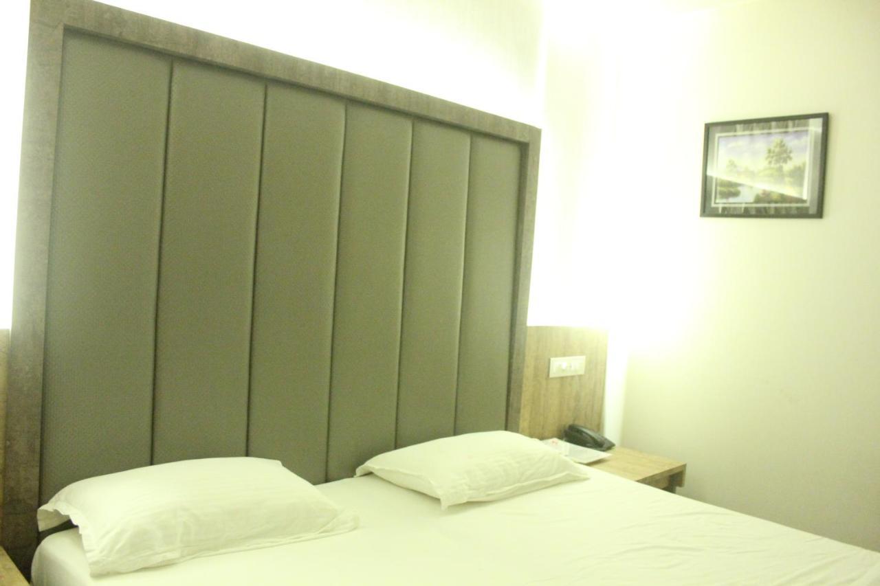 Nimantran Hotel Navi Mumbai Luaran gambar