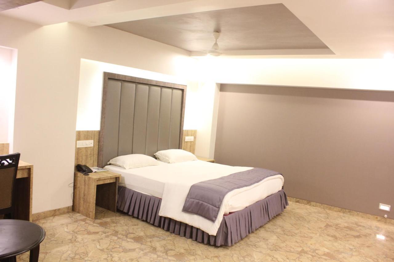 Nimantran Hotel Navi Mumbai Luaran gambar