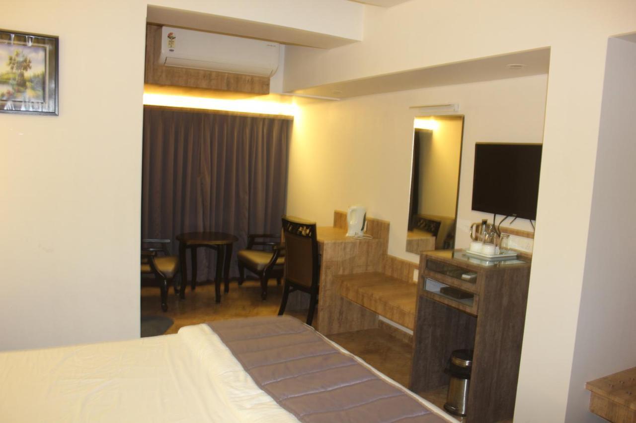 Nimantran Hotel Navi Mumbai Luaran gambar