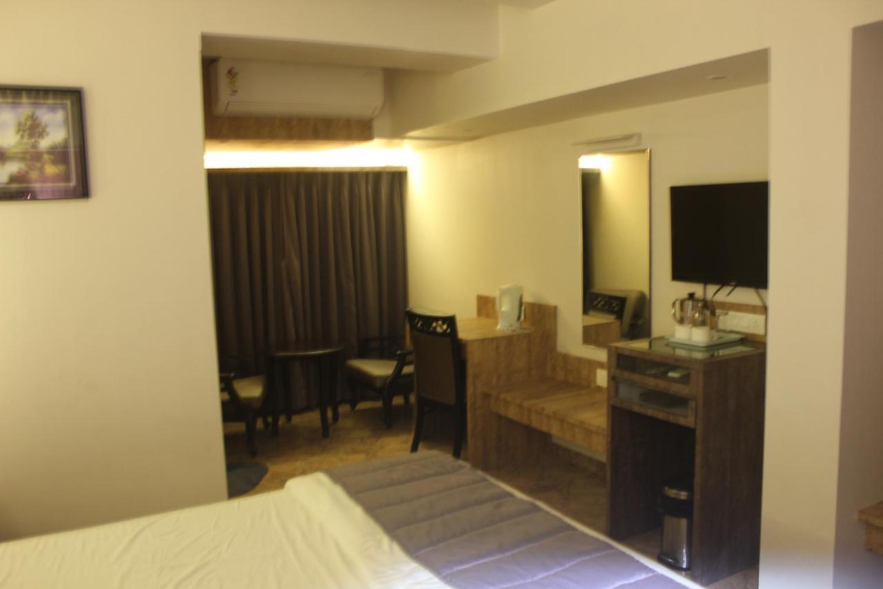 Nimantran Hotel Navi Mumbai Luaran gambar