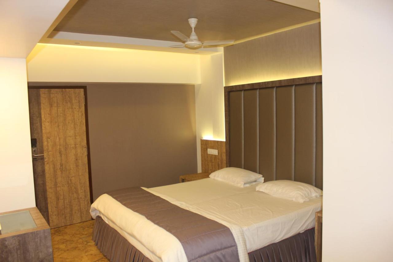 Nimantran Hotel Navi Mumbai Luaran gambar