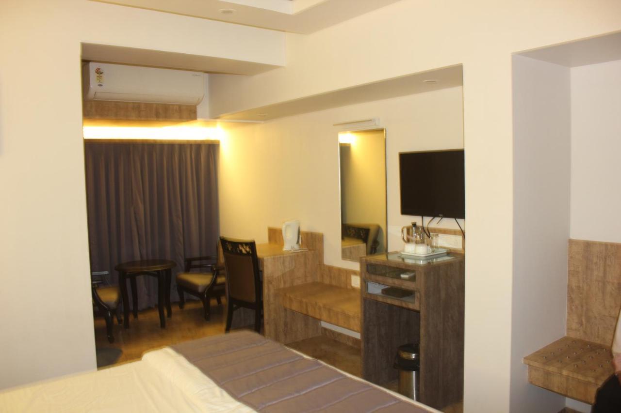 Nimantran Hotel Navi Mumbai Luaran gambar