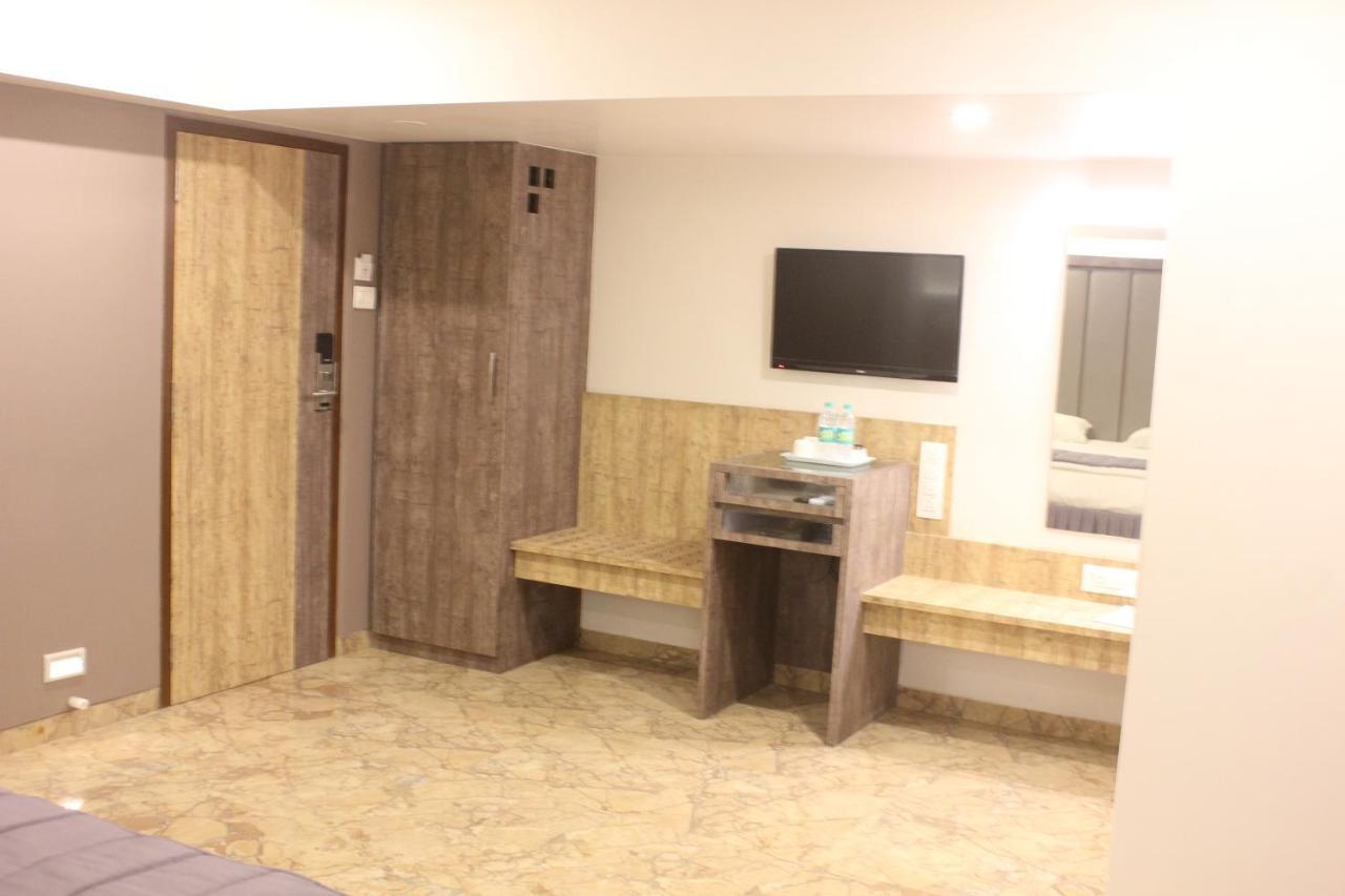 Nimantran Hotel Navi Mumbai Luaran gambar