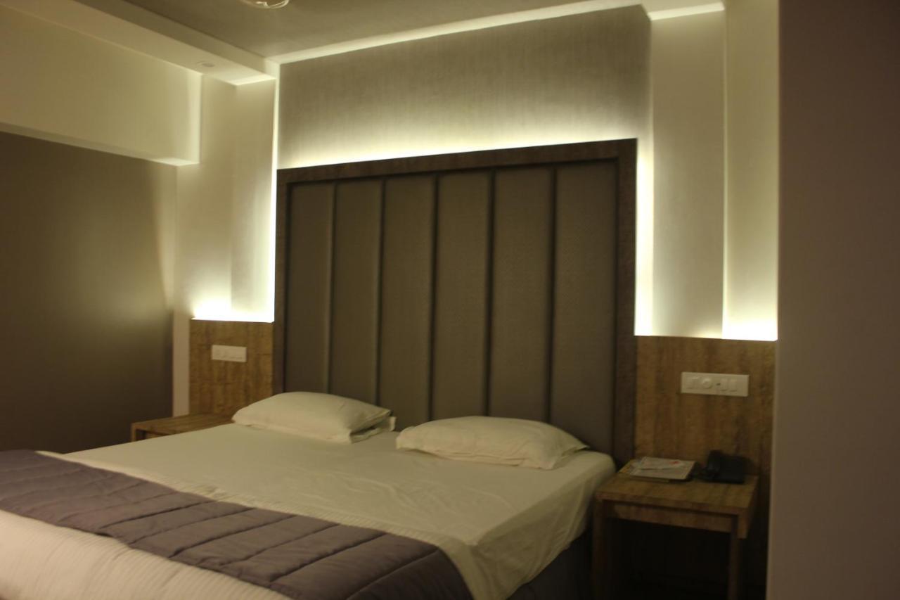 Nimantran Hotel Navi Mumbai Luaran gambar